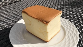 Tchajwanský piškot ranli je něco mezi piškotem a marshmallow. Peče se ve vodní lázni, je nadýchaný a chutná po medu