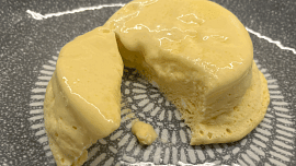 Vyzkoušeli jsme virální omeletu z mikrovlnky: Její chuť je geniální, vláčnost dodá majonéza. Jinou už si dělat nebudete