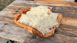 VIDEO: Jak se skvěle najíst na Matějské pouti: Za 280 korun dostanete tři jídla lepší než v mnoha restauracích