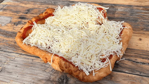 VIDEO: Jak se skvěle najíst na Matějské pouti: Za 280 korun dostanete tři jídla lepší než v mnoha restauracích