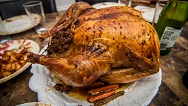 Devatero chutí krůtího masa: Jak péct celého krocana a jak na božská krůtí stehna s vínem?