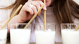 Kefír, kyška nebo podmáslí? Vyznejte se v oblíbených mléčných kysaných nápojích!