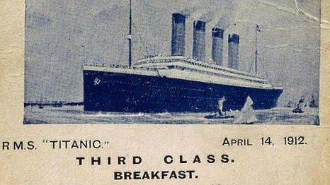 Jak se jedlo na Titanicu? V první třídě byly masové hody, ve třetí rýžová polévka a sušenky