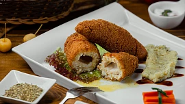 Kyjevský kotlet: Připravte si legendární máslem plněný kuřecí řízek podle originálního receptu!