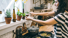 Byliny v kuchyni: Bazalka prospívá trávení. Jak ji vypěstovat doma za oknem?