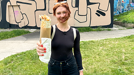 VIDEO: Eliška testuje pražské kebabárny. Sázkou na jistotu je shawarma na Žižkově jen za 160 Kč