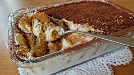 Bleskové jogurtové tiramisu jen ze 3 surovin: Voní kávou, je rychle hotové, dietnější a těžce návykové