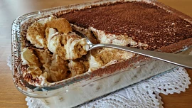 Bleskové jogurtové tiramisu jen ze 3 surovin: Voní kávou, je rychle hotové, dietnější a těžce návykové