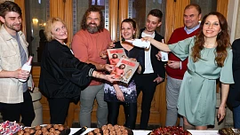 Josef Maršálek na křtu své další kuchařky: Mám hezký život a hezkou práci s hezkými lidmi, svěřil se cukrář