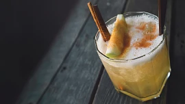 Silvestrovská párty doma: Netradiční míchané drinky, které hravě zvládnete