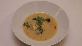 Thajská polévka Tom kha kai z pořadu Prostřeno? Máme tajné tipy přímo od thajské babičky