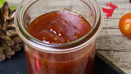 Recept na skvělý rajčatový džem: Provoněný skořicí a hřebíčkem a dochucený špetkou pepře chutná fantasticky