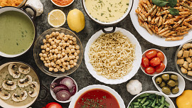 Jaké budou trendy ve stravování v roce 2026: Zapomeňte na luxus, pofrčí domácí kuchyně a jednoduché recepty