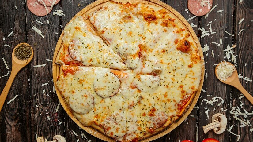 Pizzu lze v hozkovzdušné fritéze připravit velmi snadno.