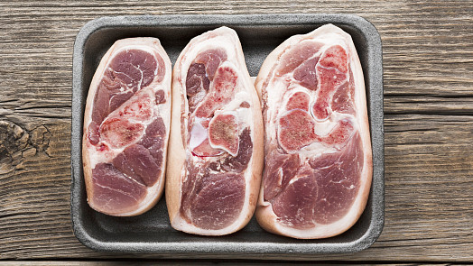 Ovar z vepřové plece s kostí: Poctivá česká klasika, která zahřeje i zasytí nejen na Silvestra. A přináší štěstí