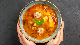 Vydatné polévky, dušené maso i zelenina. To vše nás v zimě zahřeje na těle i na duši!