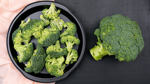 VIDEO: Omýváte brokolici správně? Díky tomuhle triku odstraníte snadno veškerý hmyz, který se v zelenině ukrývá