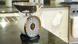 Kuchyňské váhy dokážou vypočítat i nutriční hodnoty jídla. Jak vybrat tu nejlepší?