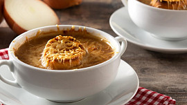 5 nejlepších cibulových polévek: Klasická francouzská, krémová cibulová nebo vyprošťovací s chilli obohatí jídelníček
