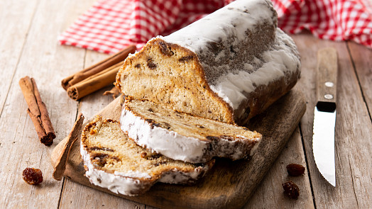 Tvarohová vánoční štóla: Jednodušší verze německé kynuté klasiky má výraznější chuť a vůni a vydrží déle vláčná