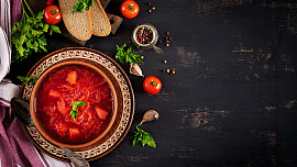 Polévky plné zeleniny: Uvařte si s námi francouzskou cibulačku nebo ruský boršč