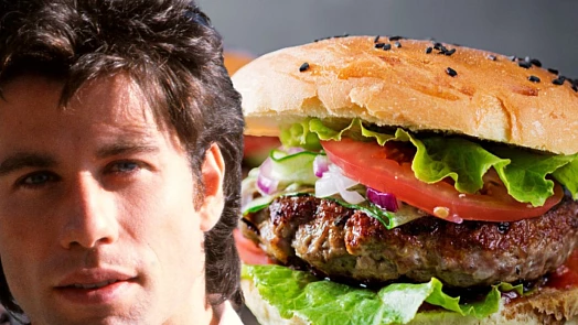Jídelní rozmary slavných: John Travolta rád a dobře vaří, miluje italské lasagne s masovou omáčkou a americký hovězí burger