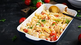 Rychlá a trendy večeře: Už jste vyzkoušeli hit sociálních sítí těstoviny s pečenou fetou?