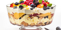 V Peče celá země se bude vrstvit: Anglický dezert trifle sází na efektní vzhled a nesčetně kombinací chutí