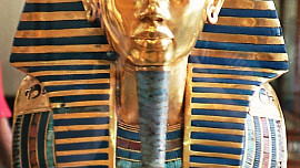 Egyptský faraon Tutanchamon si pochutnával na pečené gazele a červeném víně a doslova si ujížděl na sladkém