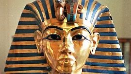 Egyptský faraon Tutanchamon si pochutnával na pečené gazele a červeném víně a doslova si ujížděl na sladkém