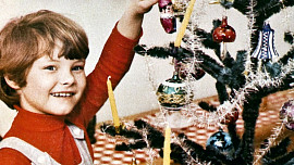 Retro okénko: Vánoce za socíku. Stromečky zdobené kolekcemi od ROH, dlouhé fronty a děda Mráz místo Ježíška