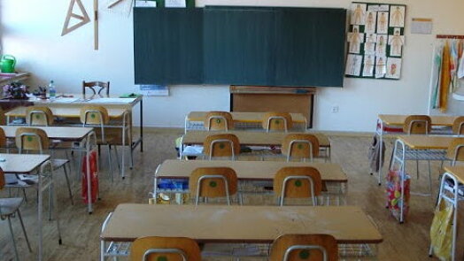 Mléko v sáčku, chleba v ubrousku a rohlík s Kofilou: Tohle jsme svačili ve škole před revolucí