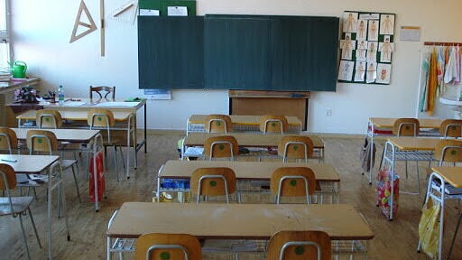 Mléko v sáčku, chleba v ubrousku a rohlík s Kofilou: Tohle jsme svačili ve škole před revolucí