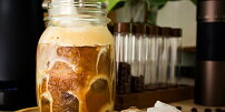 Nový kávový hit je tu: Stačí protřepat a získáte báječný ledový drink, který osvěží i nakopne