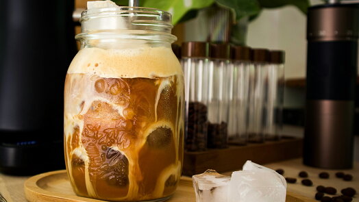 Nový kávový hit je tu: Stačí protřepat a získáte báječný ledový drink, který osvěží i nakopne