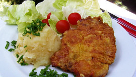 Znáte utopený řízek? Netradiční způsob přípravy dává masu šťavnatost i perfektní měkkost. Přípravu zvládne každý