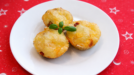 Nejlepší velikonoční snídaně: Vaječné muffiny se šunkou a sýrem voní po česneku a smažené cibulce