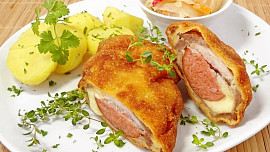 Znáte výborný vamberecký řízek plněný sýrem a špekáčky? Smažená kapsa nadchne všechny milovníky masa