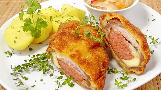 Znáte výborný vamberecký řízek plněný sýrem a špekáčky? Smažená kapsa nadchne všechny milovníky masa