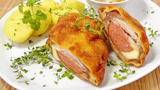 Znáte výborný vamberecký řízek plněný sýrem a špekáčky? Smažená kapsa nadchne všechny milovníky masa