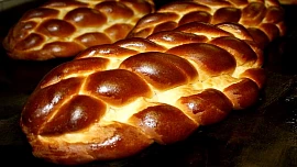 Vánočka symbolizuje Ježíše Krista. Za světových válek ji lidé museli péct z brambor