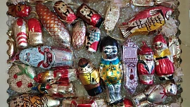 Česká vánoční kolekce: Za první republiky jednopatrová vyšla na 10 korun, v éře socialismu stála velká rodinná 96 Kčs