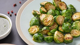 Hlávková, růžičková, kadeřavá: Kterou kapustu můžete jíst i zasyrova a která se hodí do bramborové kaše?