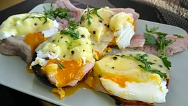 Slavné omáčky: Bílá omáčka Mornay je zřejmě starší než bešamel a nádherně voní po hřebíčku. Příprava je snadná