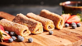 Hitem sociálních sítí jsou smažené skořicové rolky ze zbytků toastového chleba. Příprava je rychlá, chuť božská