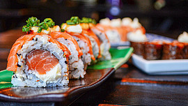 Japonské sushi a hry: Co jedí sportovci v Tokiu na letošní olympiádě a co naopak jíst nesmějí?