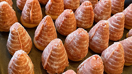 Vyzkoušeli jste už malinové včelí úly? Příprava není o nic složitější než u klasiky, chuť je ovšem naprosto božská