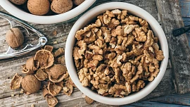 Jak nejlépe skladovat vlašské ořechy? Trvanlivost prodlouží mrazák i mikrovlnka!