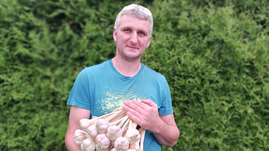Václav Martynek pěstoval unikátní česnek a ani o tom nevěděl. Nyní je jeho produkt hitem.