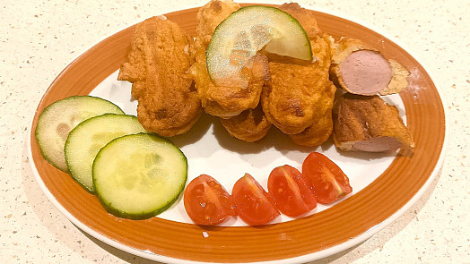 Znáte opečánky? Tyto jednoduché párky v těstíčku z pár surovin si snadno zamilujete